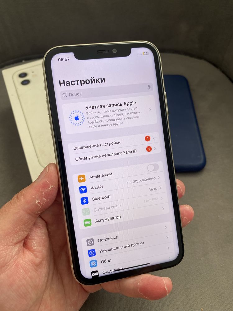 Продам IPhone 11 64G Whiteee в хорошем состянии все работает отлично