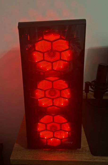 Vând Sistem Desktop PC Gaming