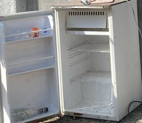 Холодильник без фриона есть маленькая дырочька в соразмльнике