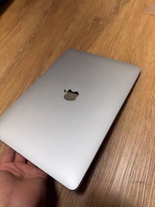 Macbook pro M1 Alo holatda