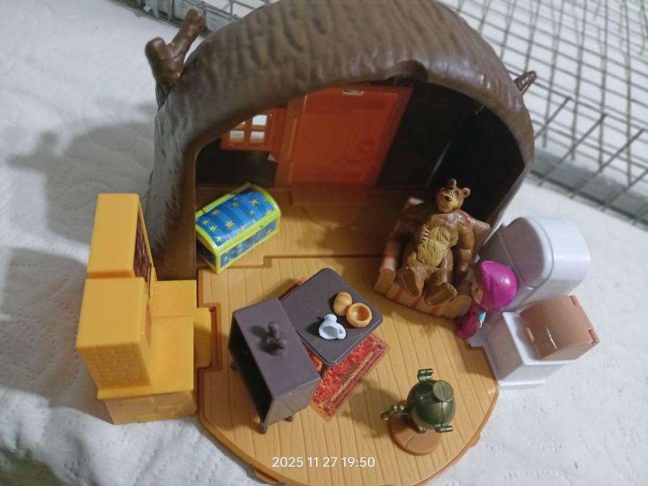 Маша и Мечока с къщичка и покъщнина