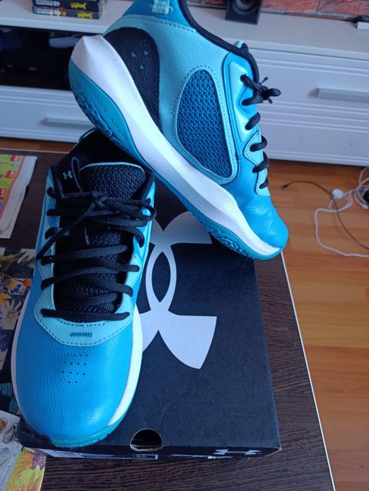 Adidași Under Armour