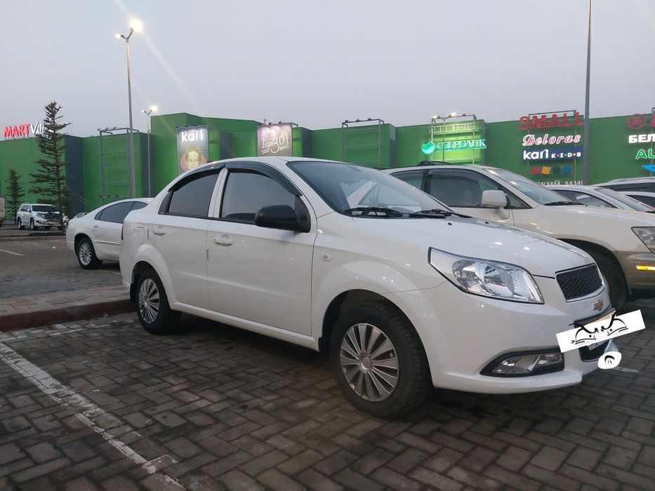 Машина новая , шины зима и лето сабуфер, камера  заднего вида ,тв ест