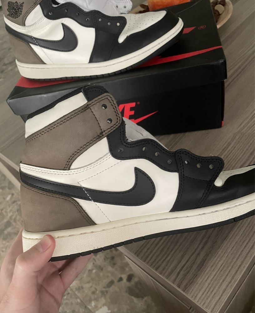 Jordan 1 Dark Mocha