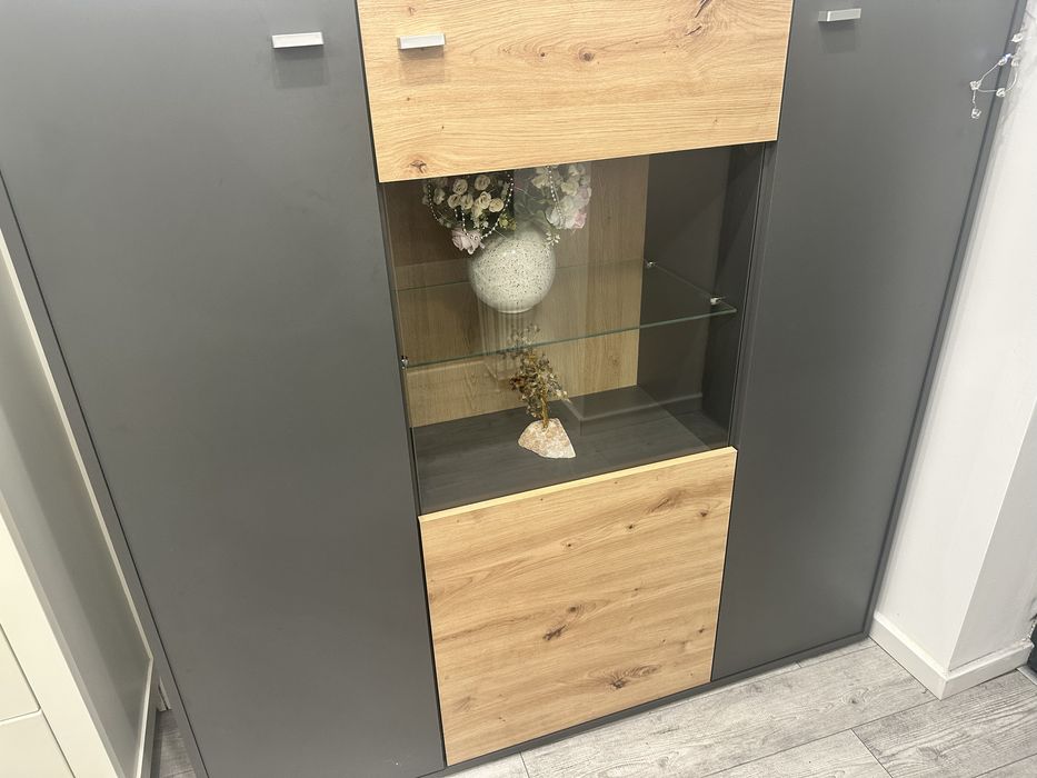 Vand dulap pentru birou notarial  in stare perfecta