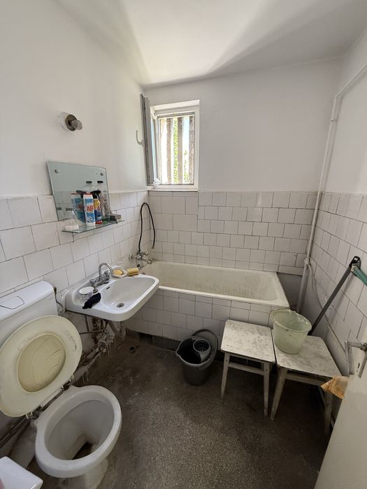 Apartament 3 camere semidecomandat cartier Brazda lui Novac-Baba Novac