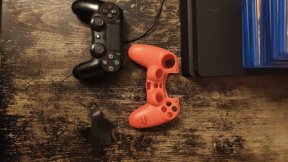 PS4 slim със добри игри