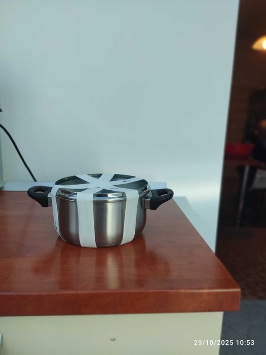 Vând oale inox 2,8 l