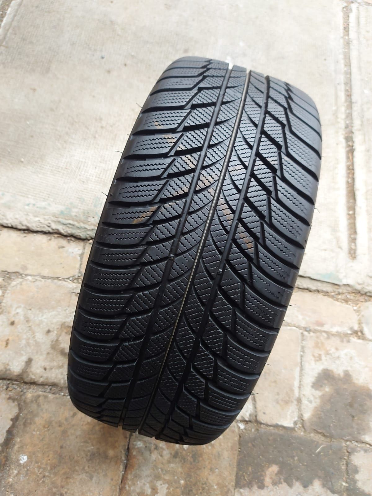 O bucată 225/45 R17 M+S iarnă - una Continental Michelin Bridgestone Y