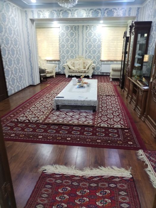 Urganch sh Ekstrenniy balnitsa yoni shovot kanali boʻyida 4 xonali kv