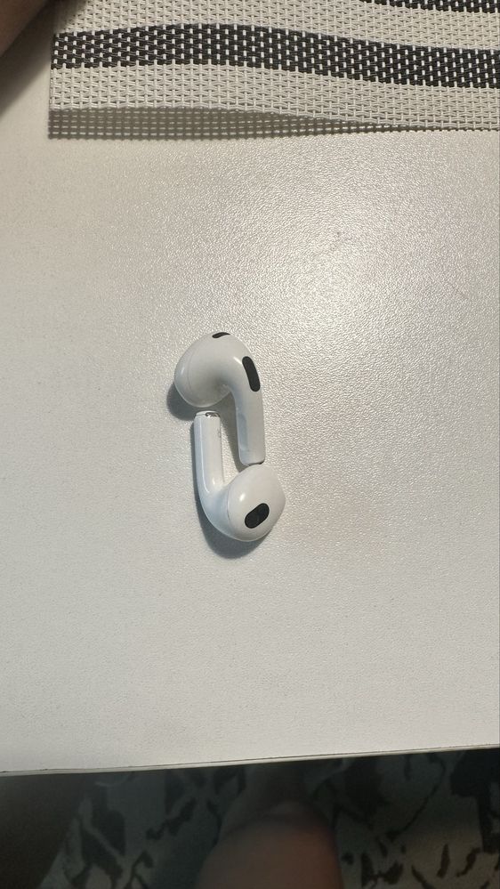 Air Pods 2 пара, совсем новые.