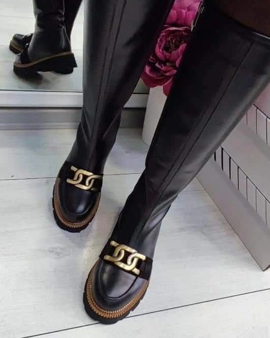 Черни зимни ботуши