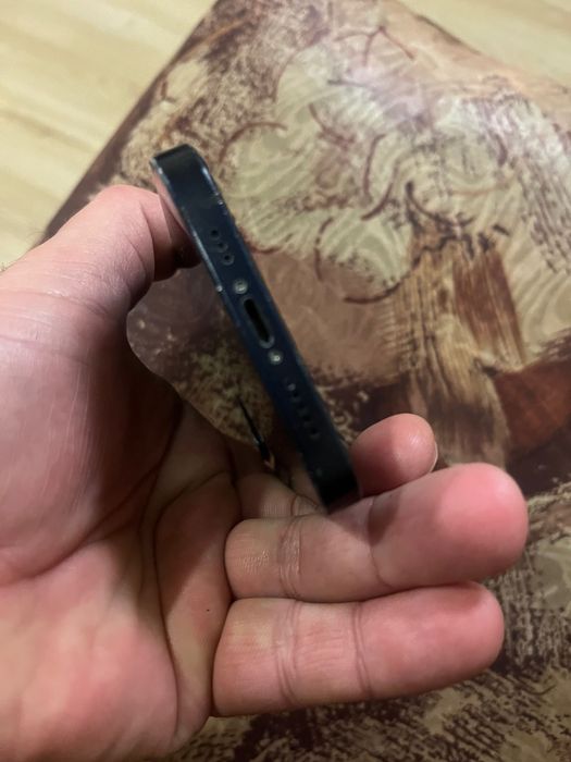 Айфон 12 -64 гб чист айклауд нова батерия и дисплей