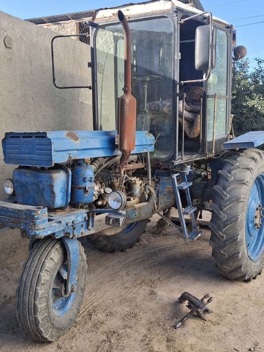 Traktor sotiladi xujatlar bor holati zo'r ruli gidravlika bortavoy 18
