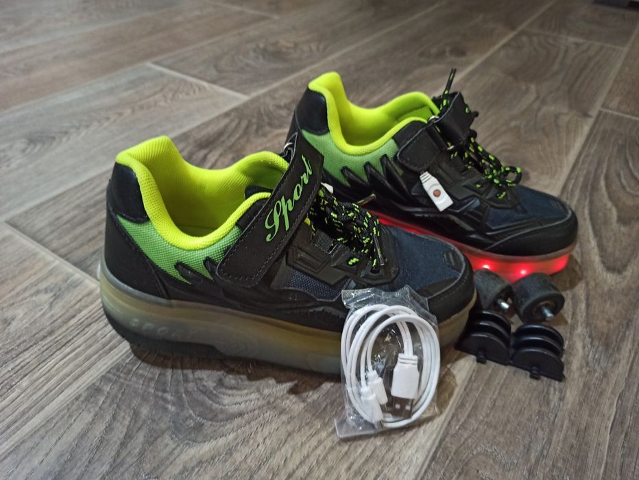 Обувки с колелца, светещи