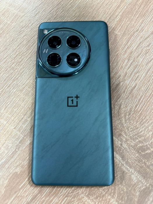 Продам OnePlus 12 12/256