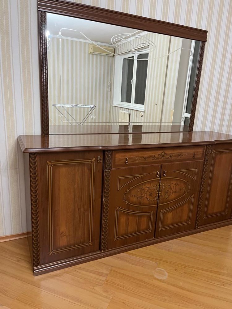Продаю комод с зеркалом