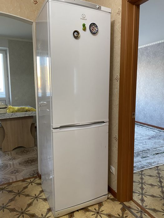 Indesit двухкамерный холодильник на запчасти