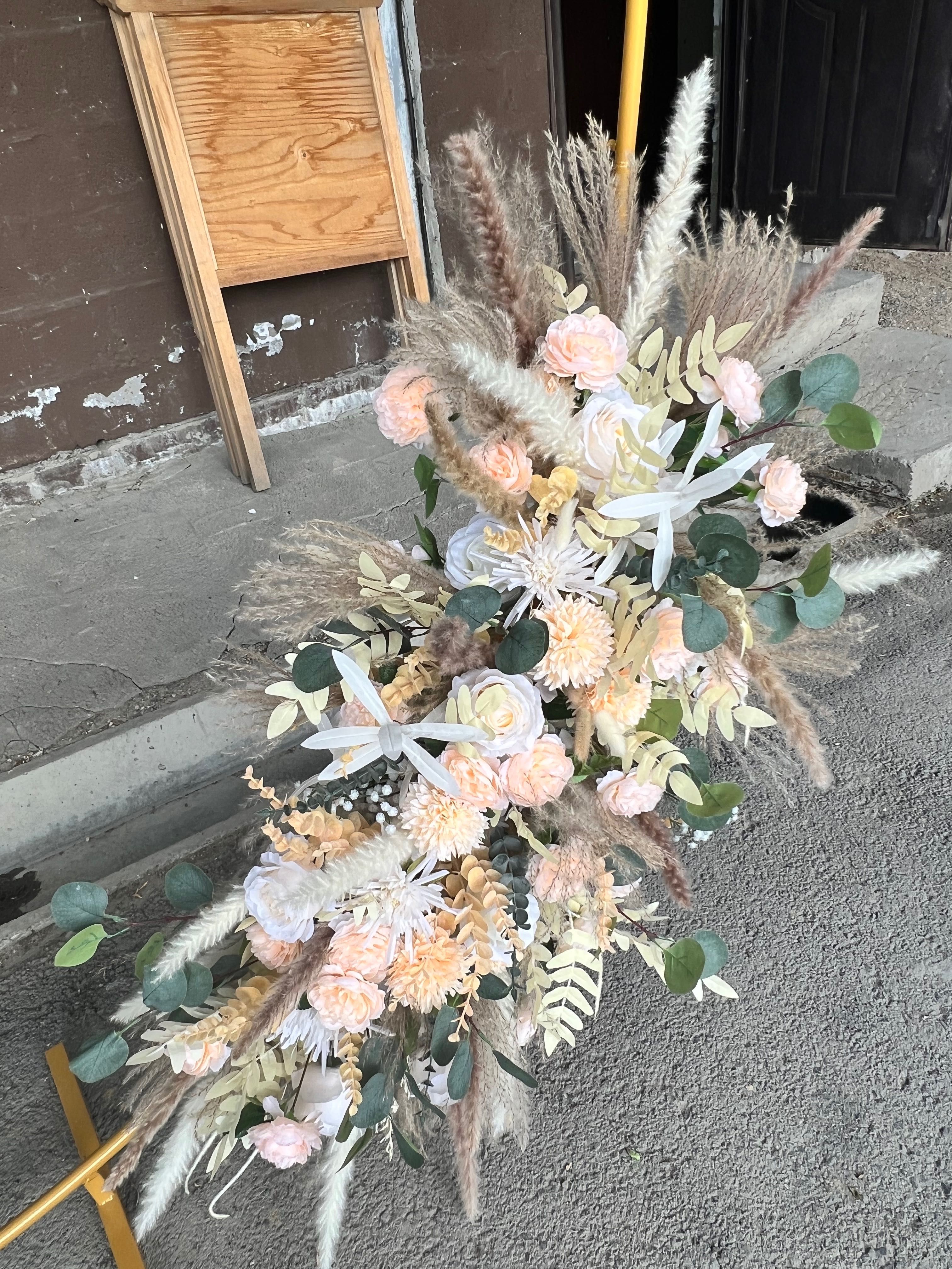 Свадебная арка с цветами