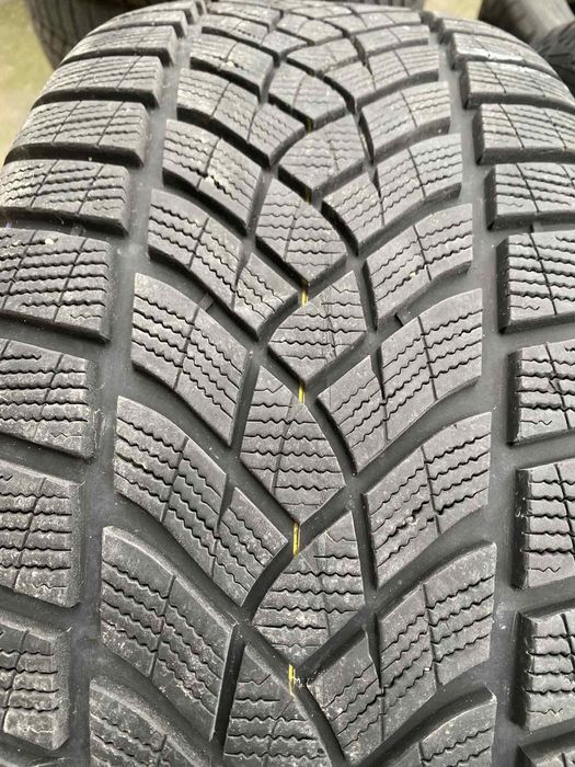 Зимни гуми с джанти 22"