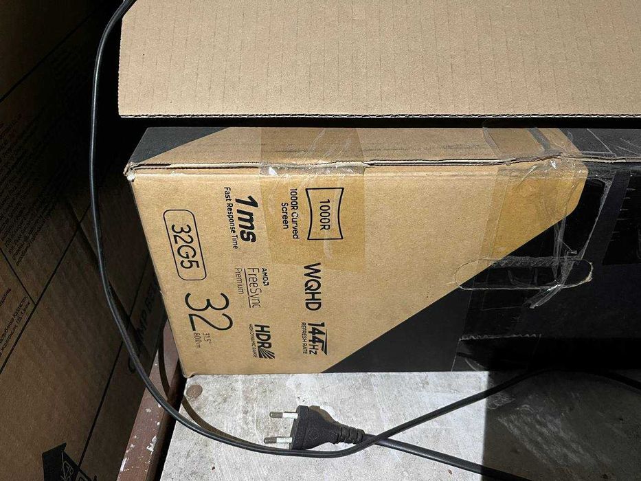 Монитор Samsung G7 32 дюйма 2K 144 hz. Без нареканий.