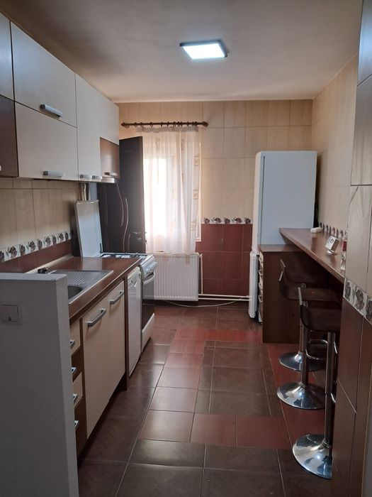 Vand apartament 3 camere
