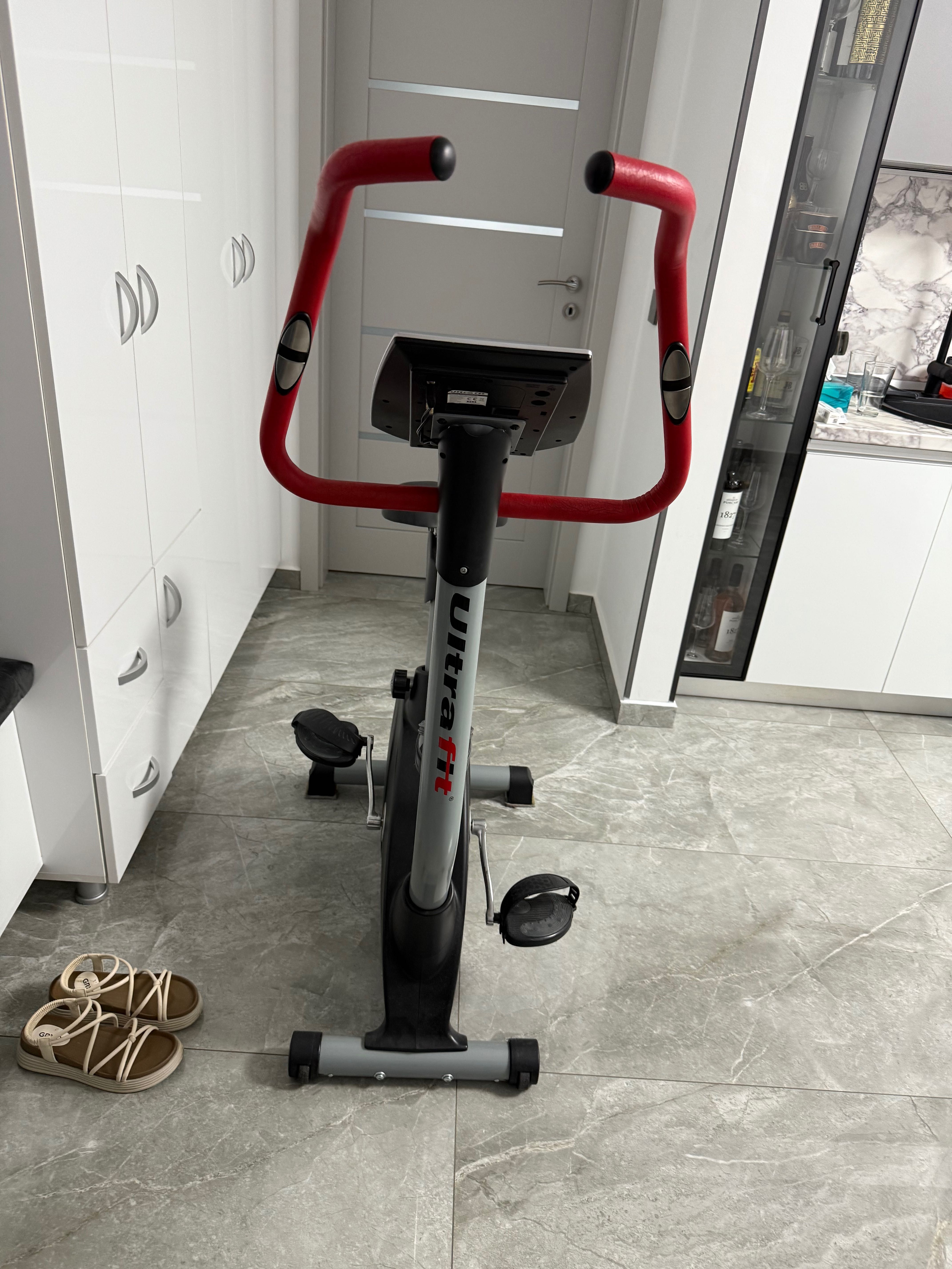 Vând bicicletă fitness