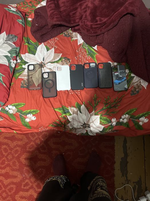 Чехлы на айфон 11 продам писать в лс