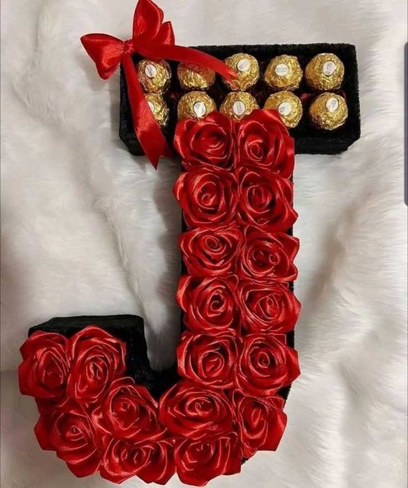 Букви цифри кутия с вечни рози цветя подарък рожден ден свети валентин