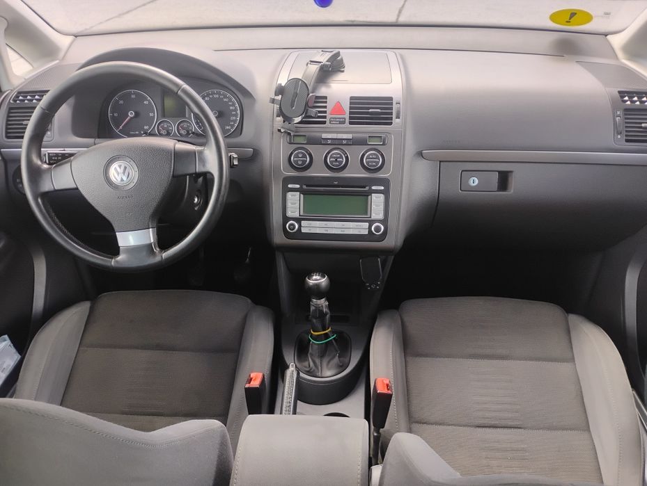 Vând Touran 1.9 tdi
