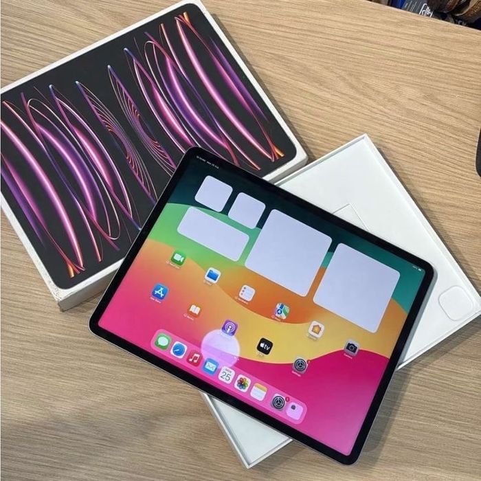 Ipad pro 12.9 wifi 2022, 256Г5 + apple magic keyboard