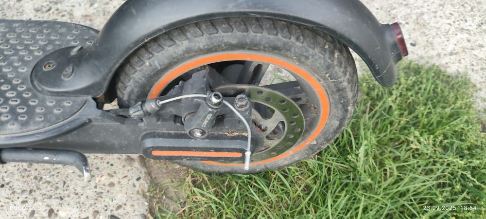 Oferta! Cumperi o trotineta primești 2