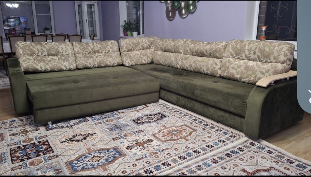 Продам большой диван-двойку и бежевую тумбу