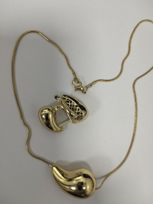 Набор желтого золота капелька