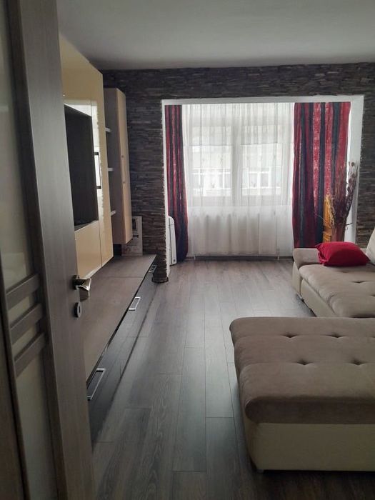 Închiriez apartament