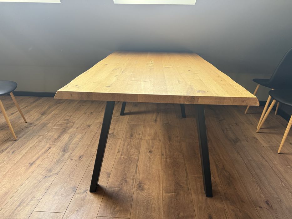 Трапезна маса от масив с метални крака(черен мат). Размери: 160/90/75