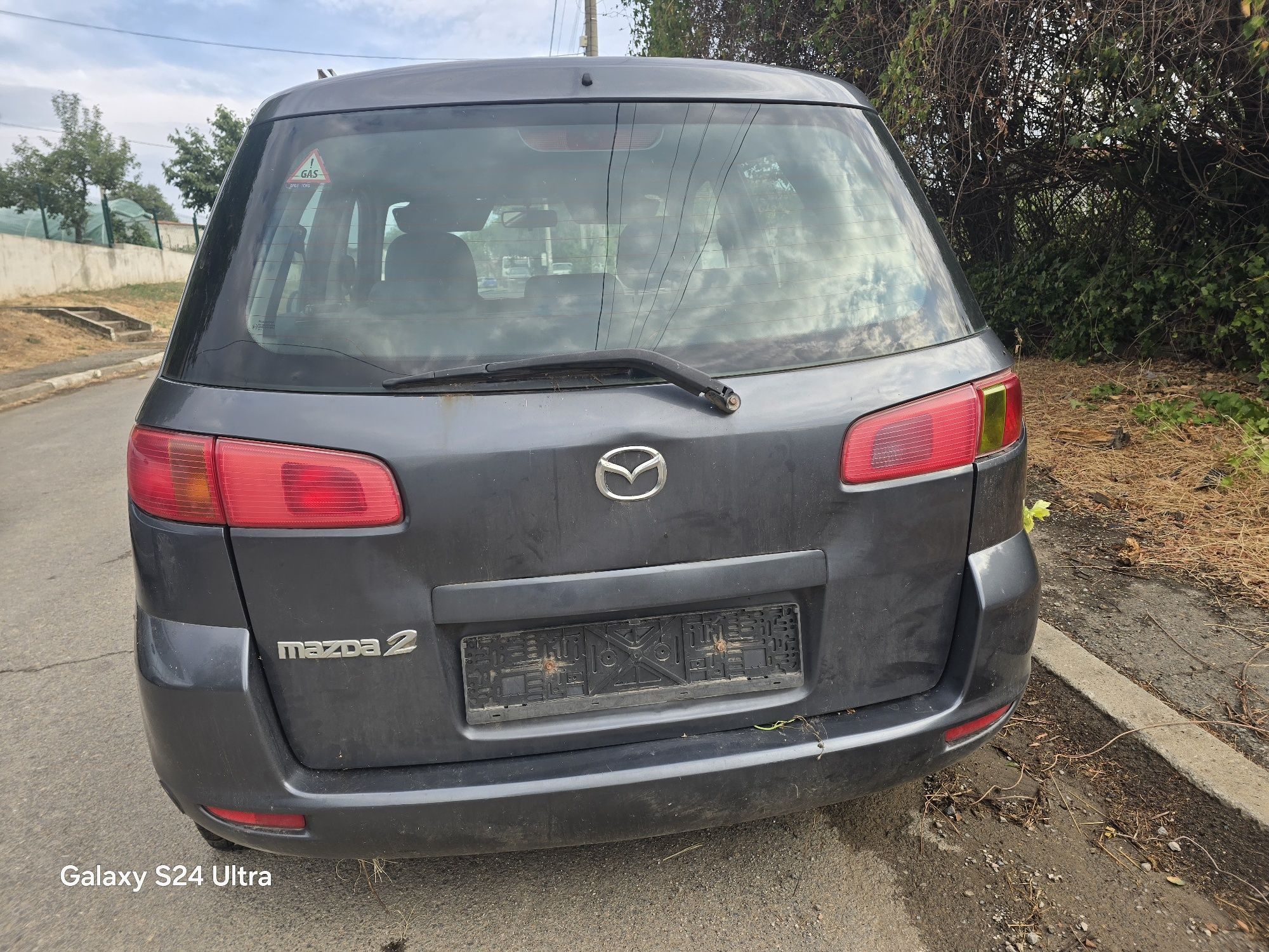 Mazda 2 на части