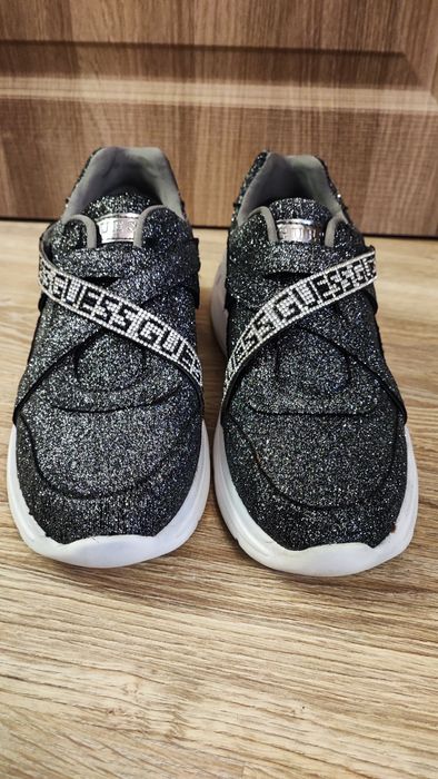 Дамски маратонки обувки Guess Stoney 2 41 номер