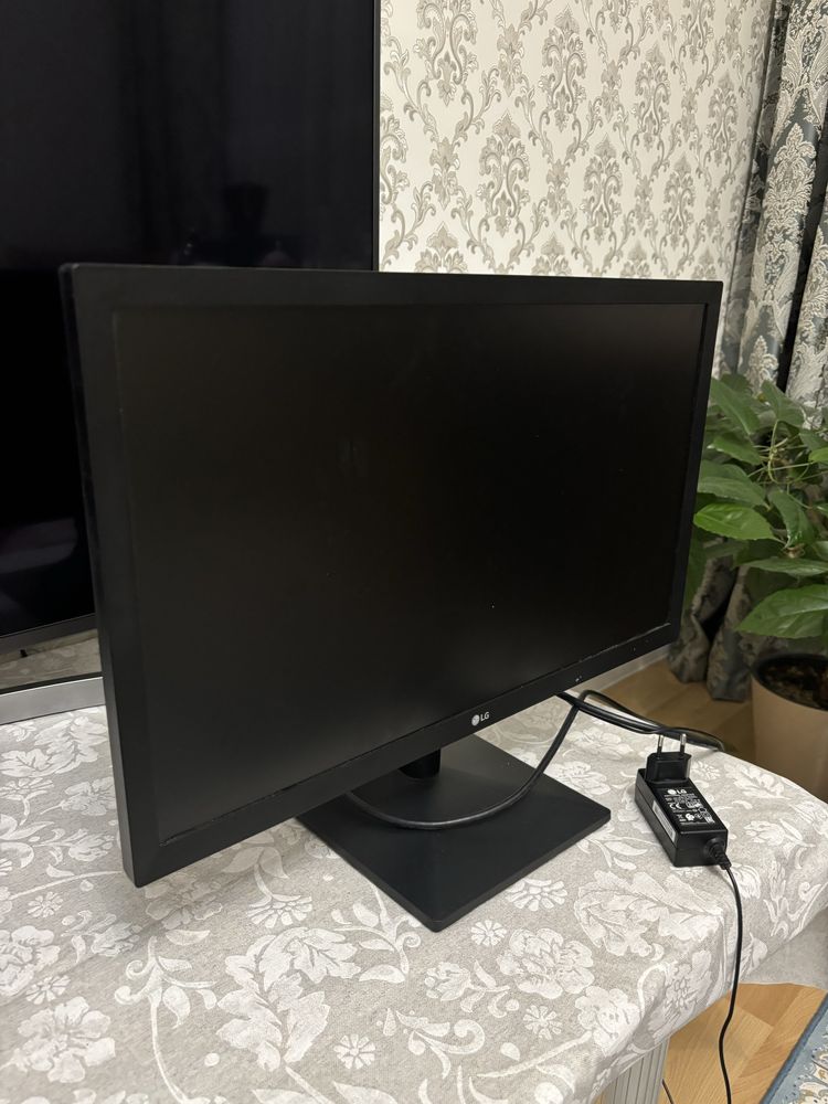 LG mk400h 21.5” монитор TN