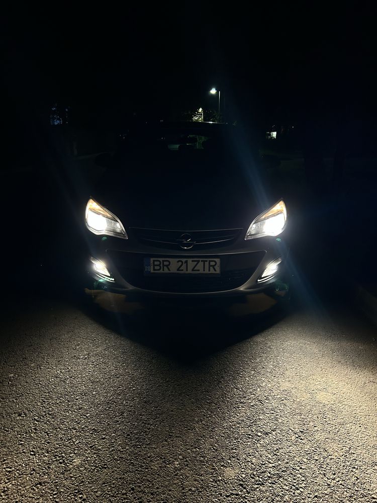 Vând Opel Astra J