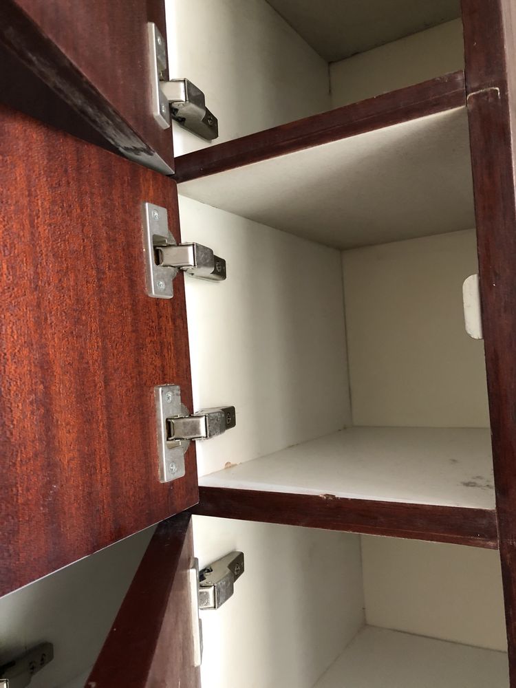 Шкаф с малки шкафчета