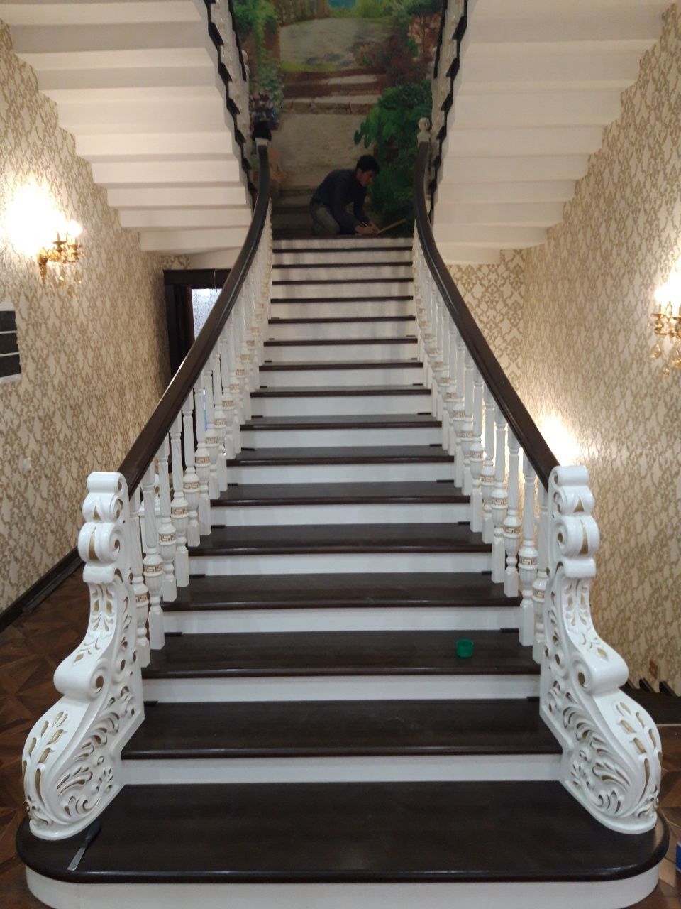 Установка обшивка изготовления лестницы Лесница на заказ Карагач Сосна