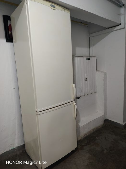 Vând frigider în stare bună de funcționare.