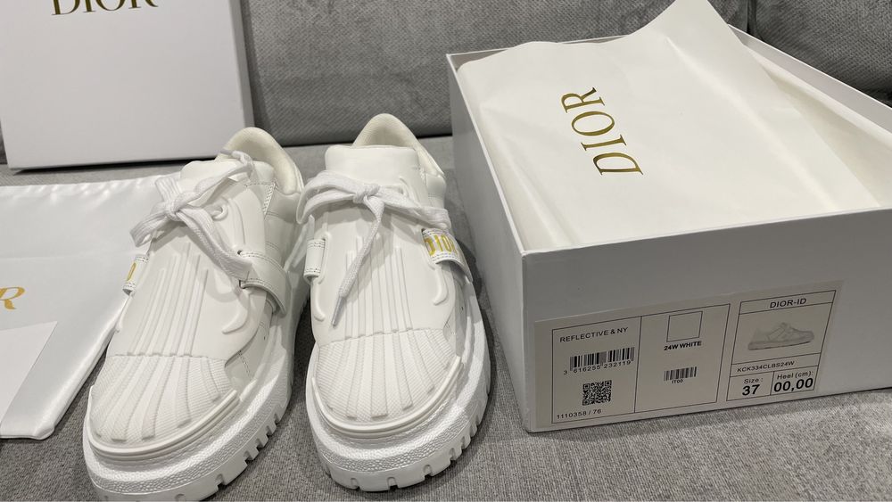 Dior id adidasi dame mărimea 37