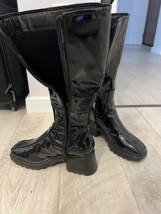 Лачени ботуши черен цвят 38 номер