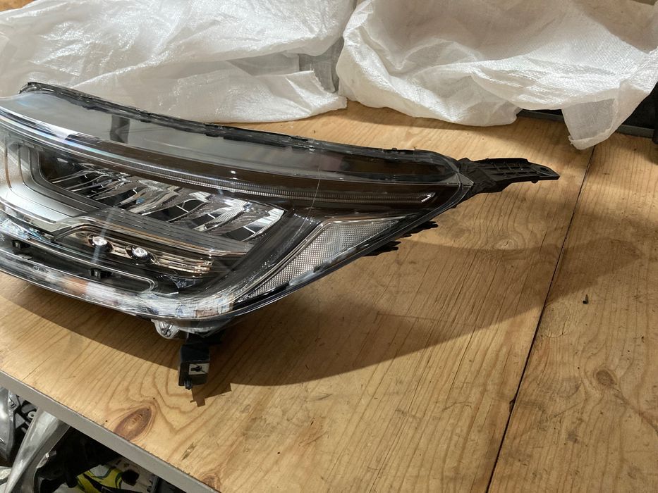Ляв фар за Honda Cr-v. Led. 17-22.
