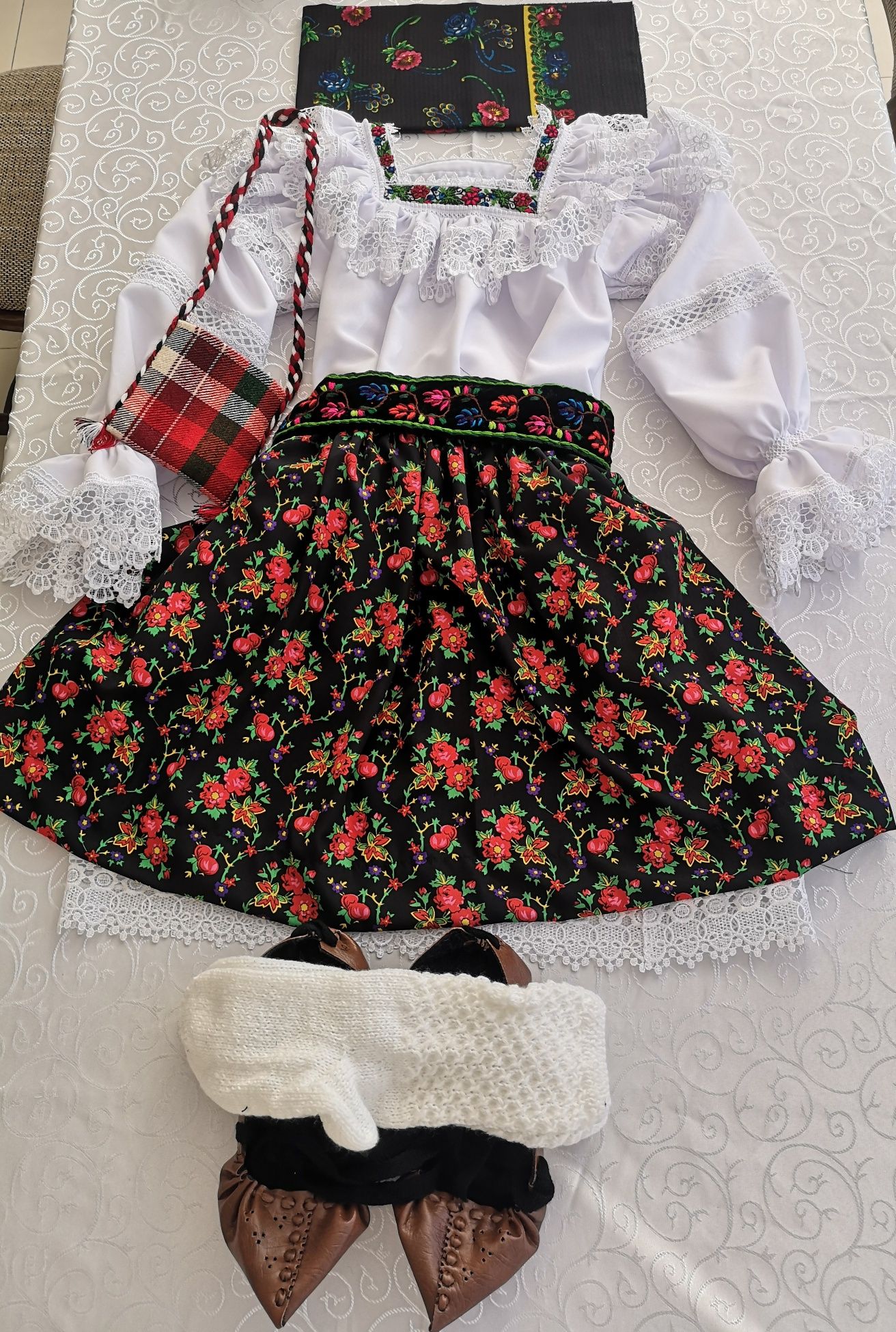 Costum popular doamne de Maramureș