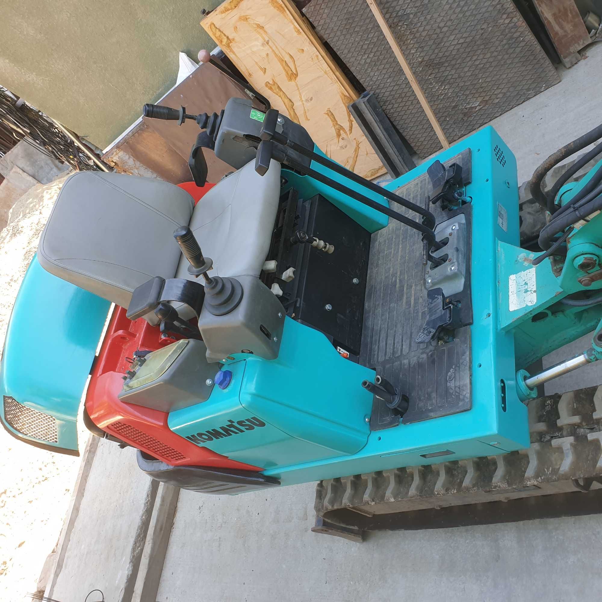 Miniexcavator Komatsu 1.5 T