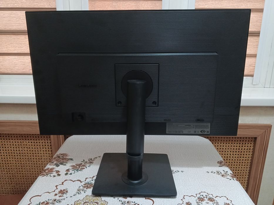 Монитор Samsung 27