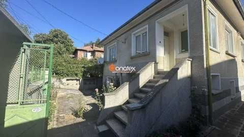 Продава двуетажна къща с РЗП 140 кв.м, с двор 400 кв.м в град Калофер